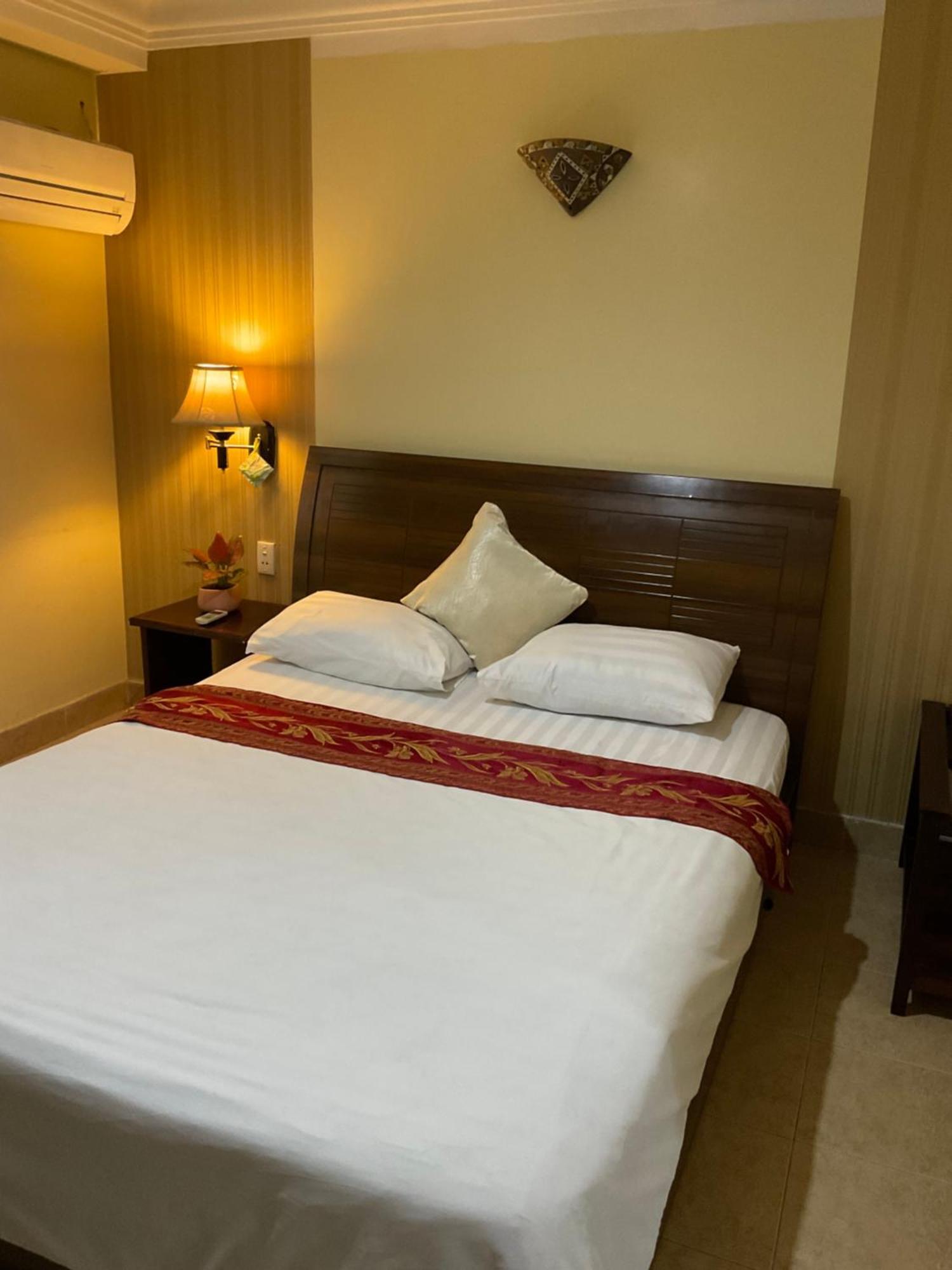 Khach San Minh Chau - Hoa Hung Hotel Ho Chi Minh City Exterior photo