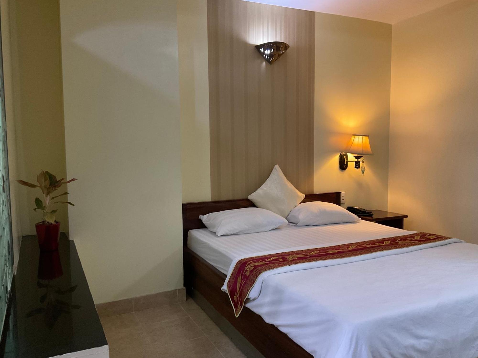 Khach San Minh Chau - Hoa Hung Hotel Ho Chi Minh City Exterior photo