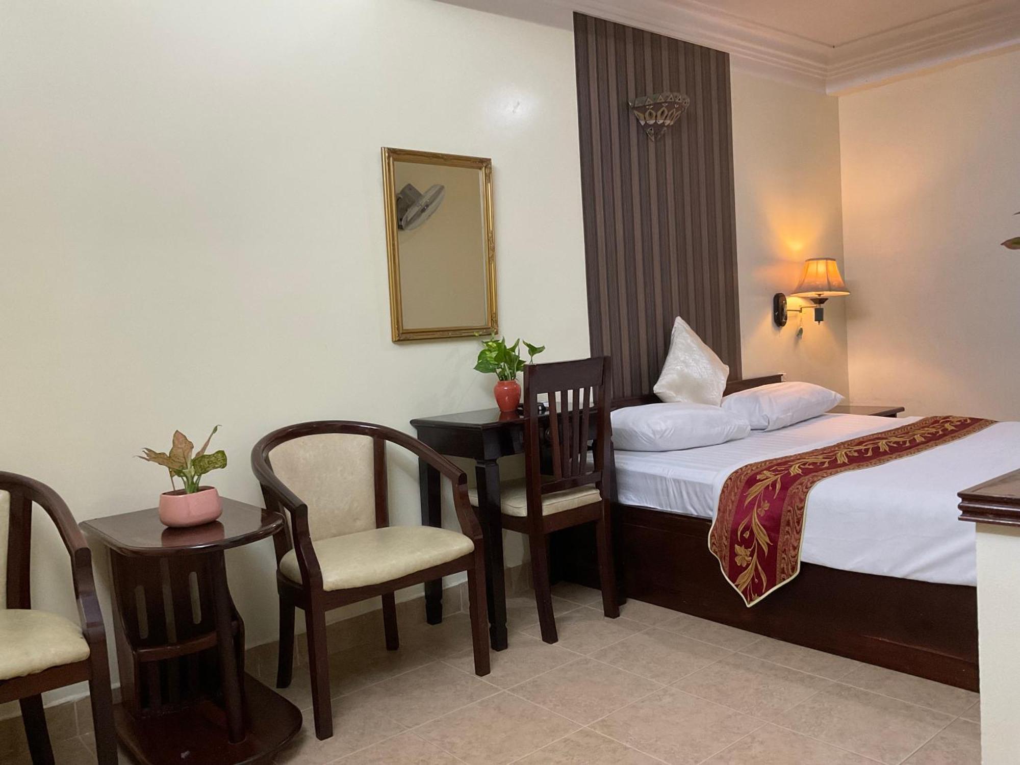 Khach San Minh Chau - Hoa Hung Hotel Ho Chi Minh City Exterior photo