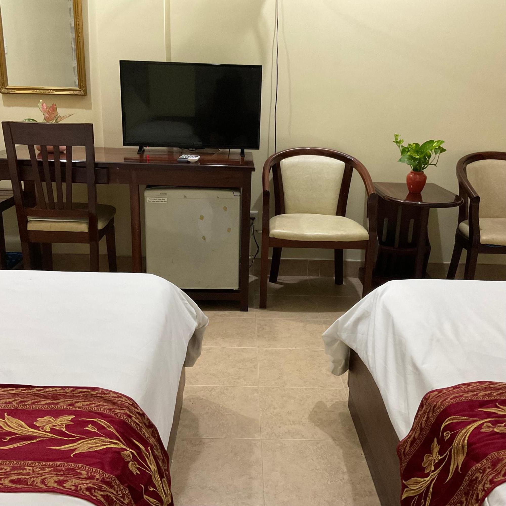 Khach San Minh Chau - Hoa Hung Hotel Ho Chi Minh City Exterior photo
