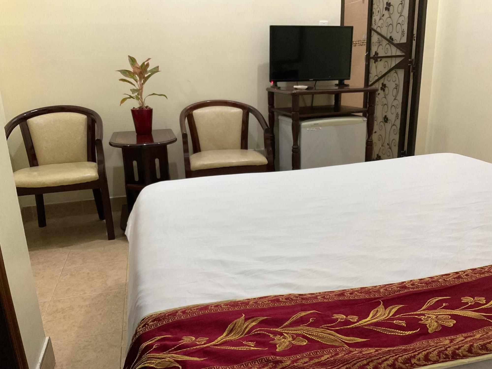 Khach San Minh Chau - Hoa Hung Hotel Ho Chi Minh City Exterior photo