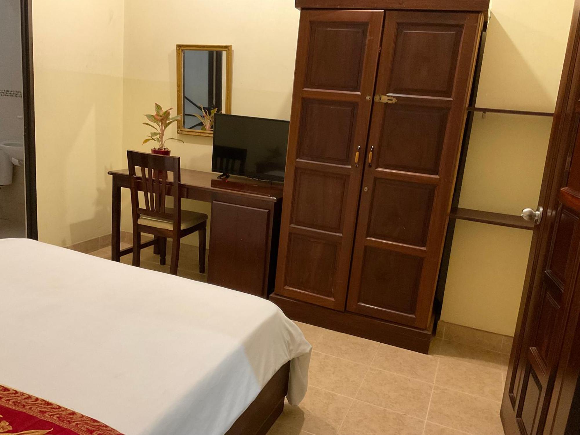 Khach San Minh Chau - Hoa Hung Hotel Ho Chi Minh City Exterior photo