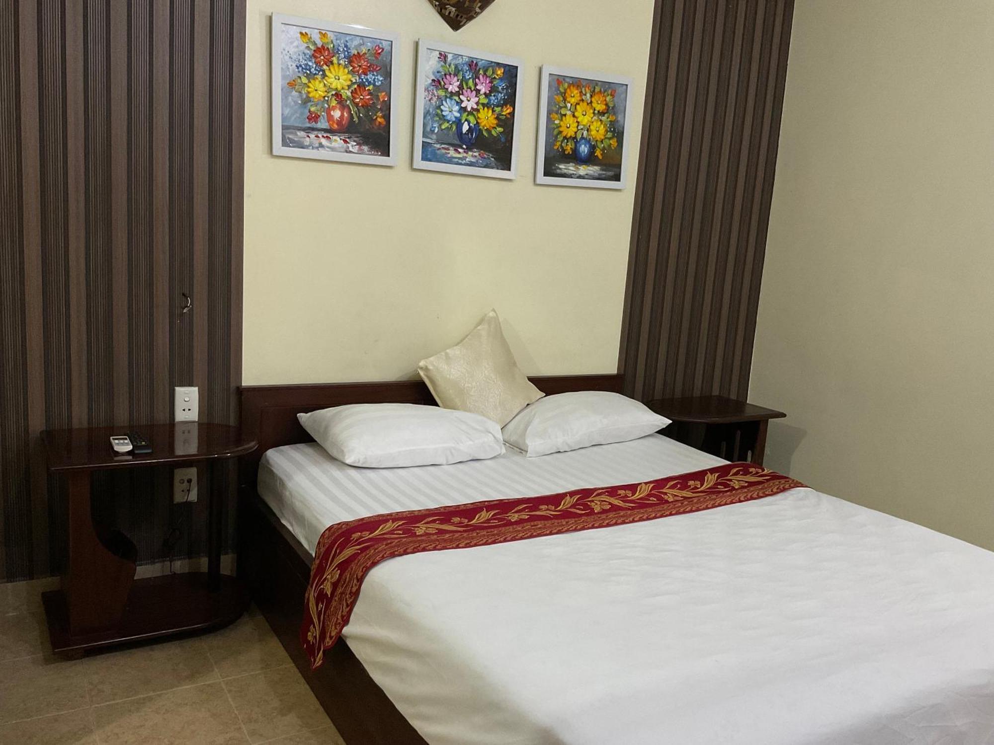 Khach San Minh Chau - Hoa Hung Hotel Ho Chi Minh City Exterior photo