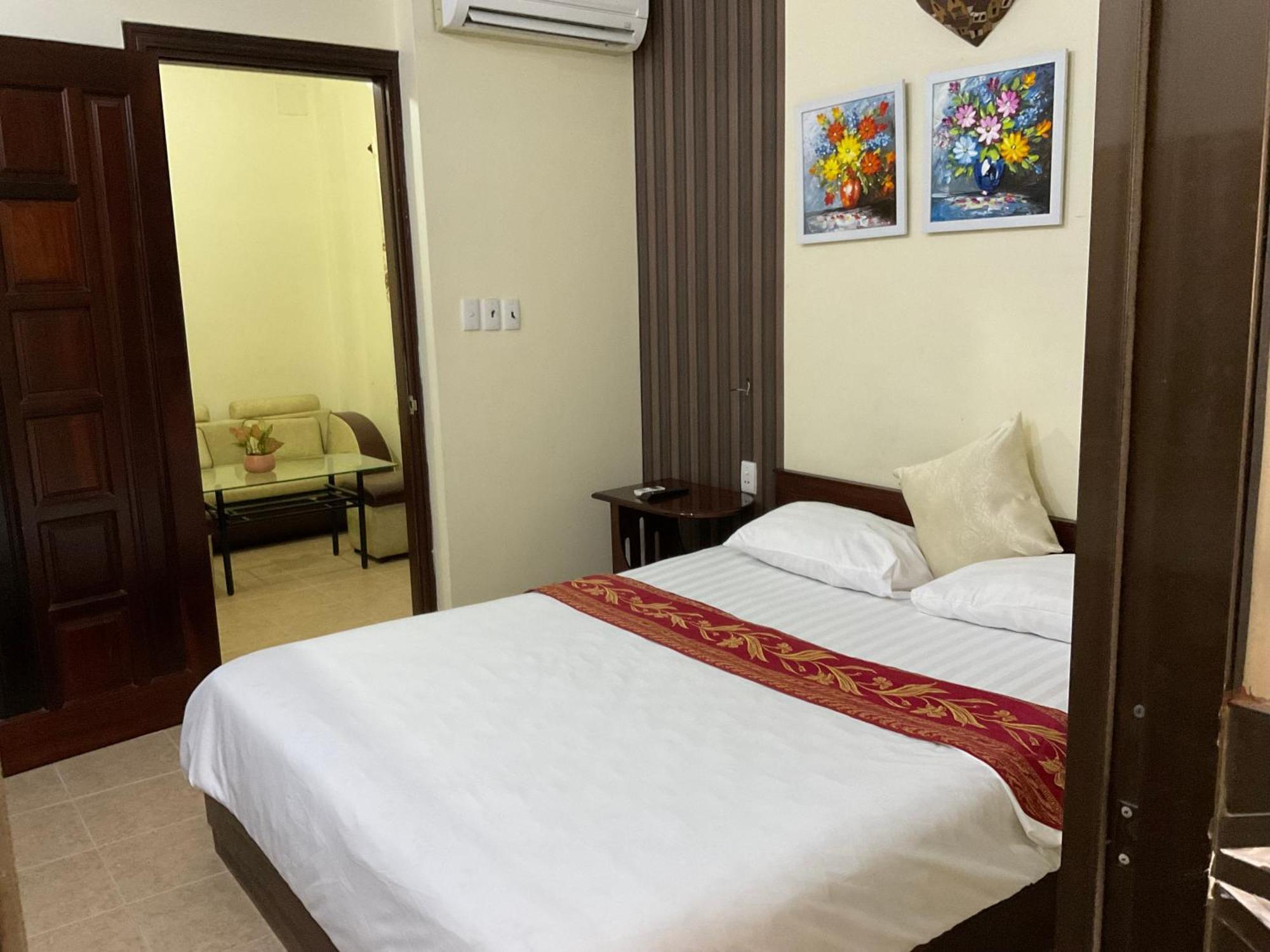 Khach San Minh Chau - Hoa Hung Hotel Ho Chi Minh City Exterior photo