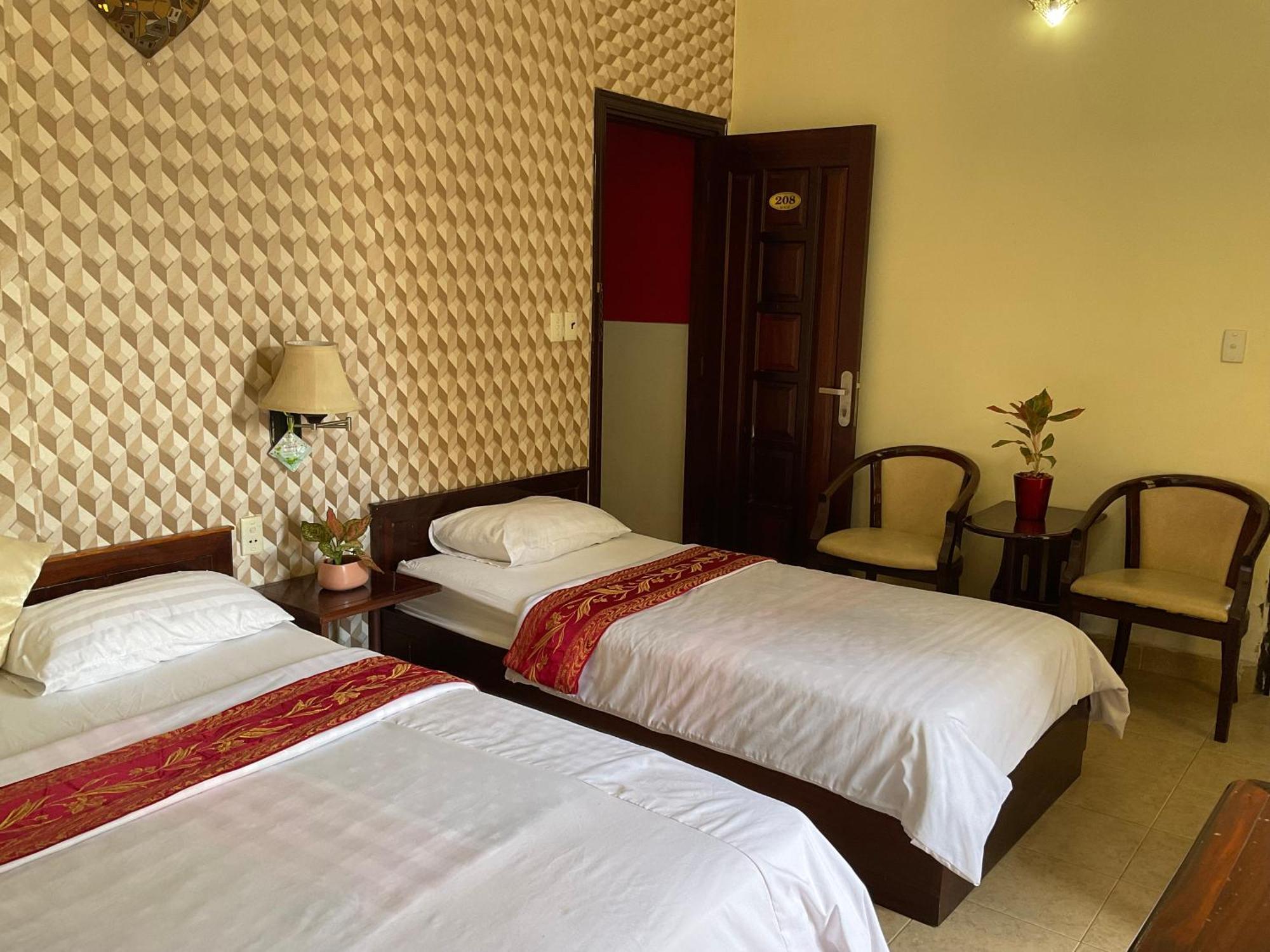 Khach San Minh Chau - Hoa Hung Hotel Ho Chi Minh City Exterior photo