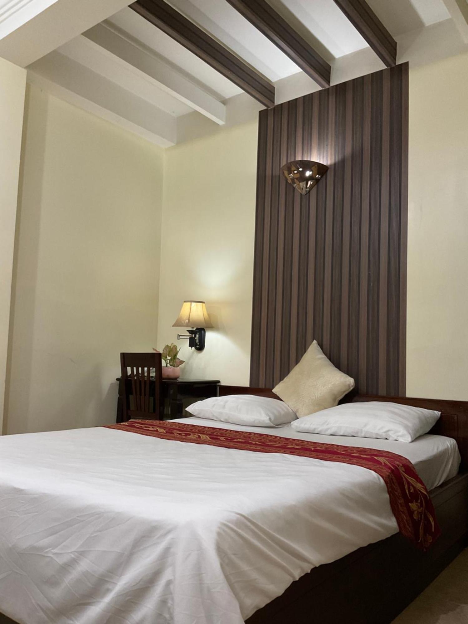 Khach San Minh Chau - Hoa Hung Hotel Ho Chi Minh City Exterior photo