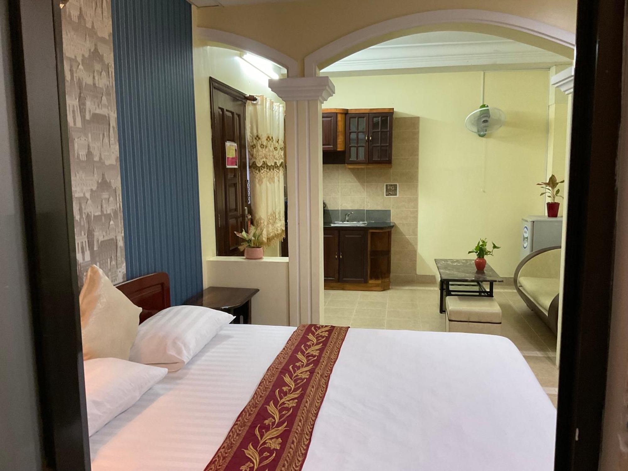 Khach San Minh Chau - Hoa Hung Hotel Ho Chi Minh City Exterior photo