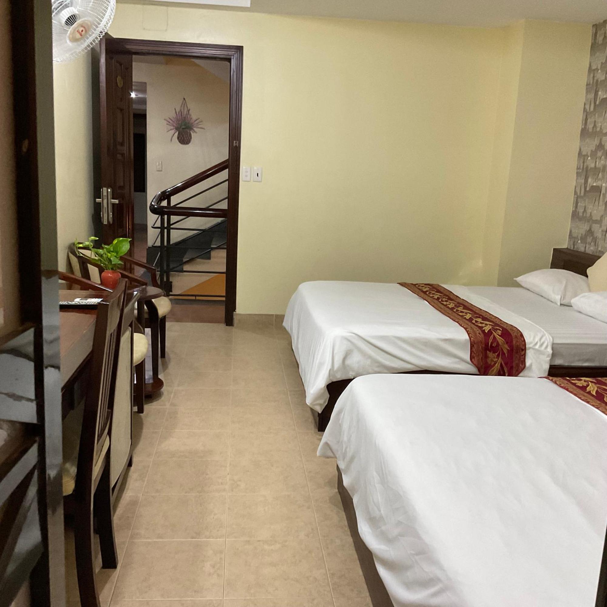 Khach San Minh Chau - Hoa Hung Hotel Ho Chi Minh City Exterior photo